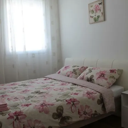 Sweet Dreams Apartment Split