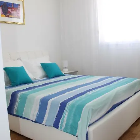 Apartment Sweet Dreams *