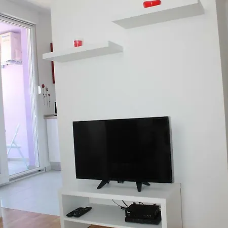 Apartment Sweet Dreams *